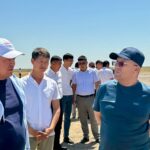 Түркістан облыстық мәслихатының төрағасы Нұралы Әбішов шегірткеге қарсы күрес жұмыстарымен танысты
